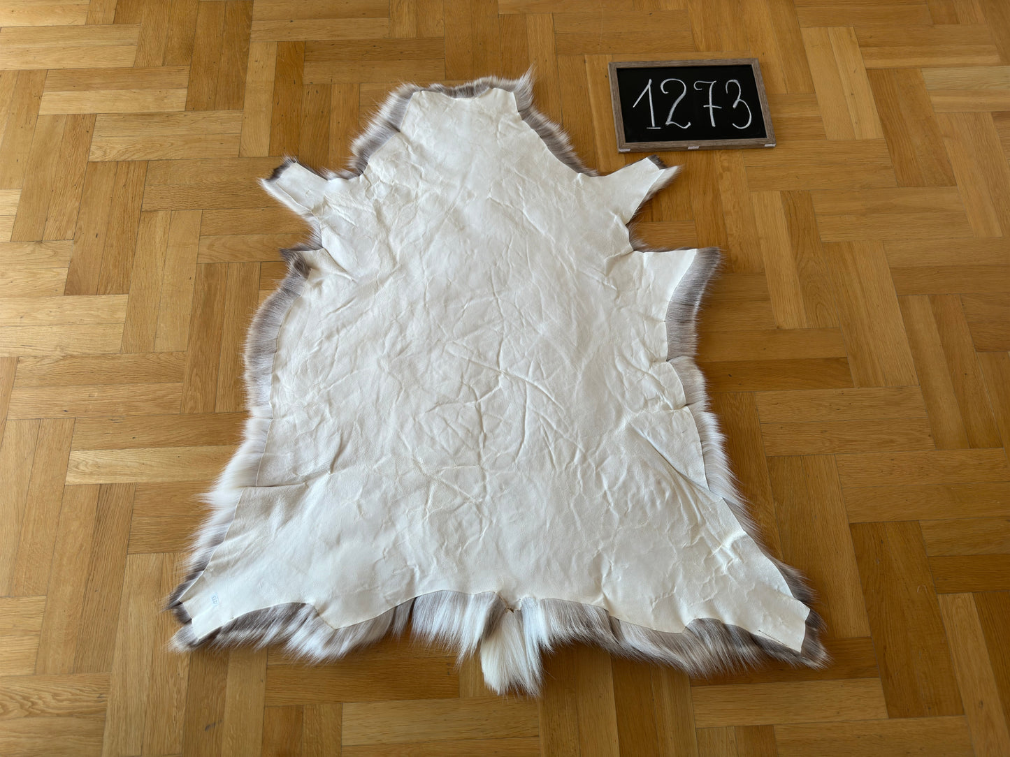 Luxurious Reindeer Hide Unique B Grade 117 x 103 cm Reindeer Skin #1273