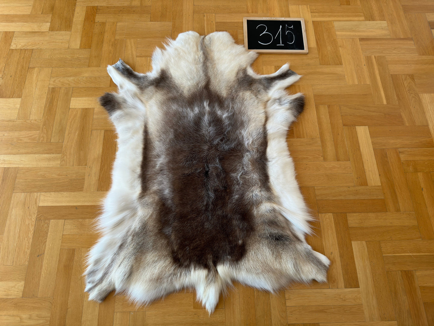 Reindeer Hide Giant 133 x 100 cm Authentic Nordic Decor Reindeer Skin #315