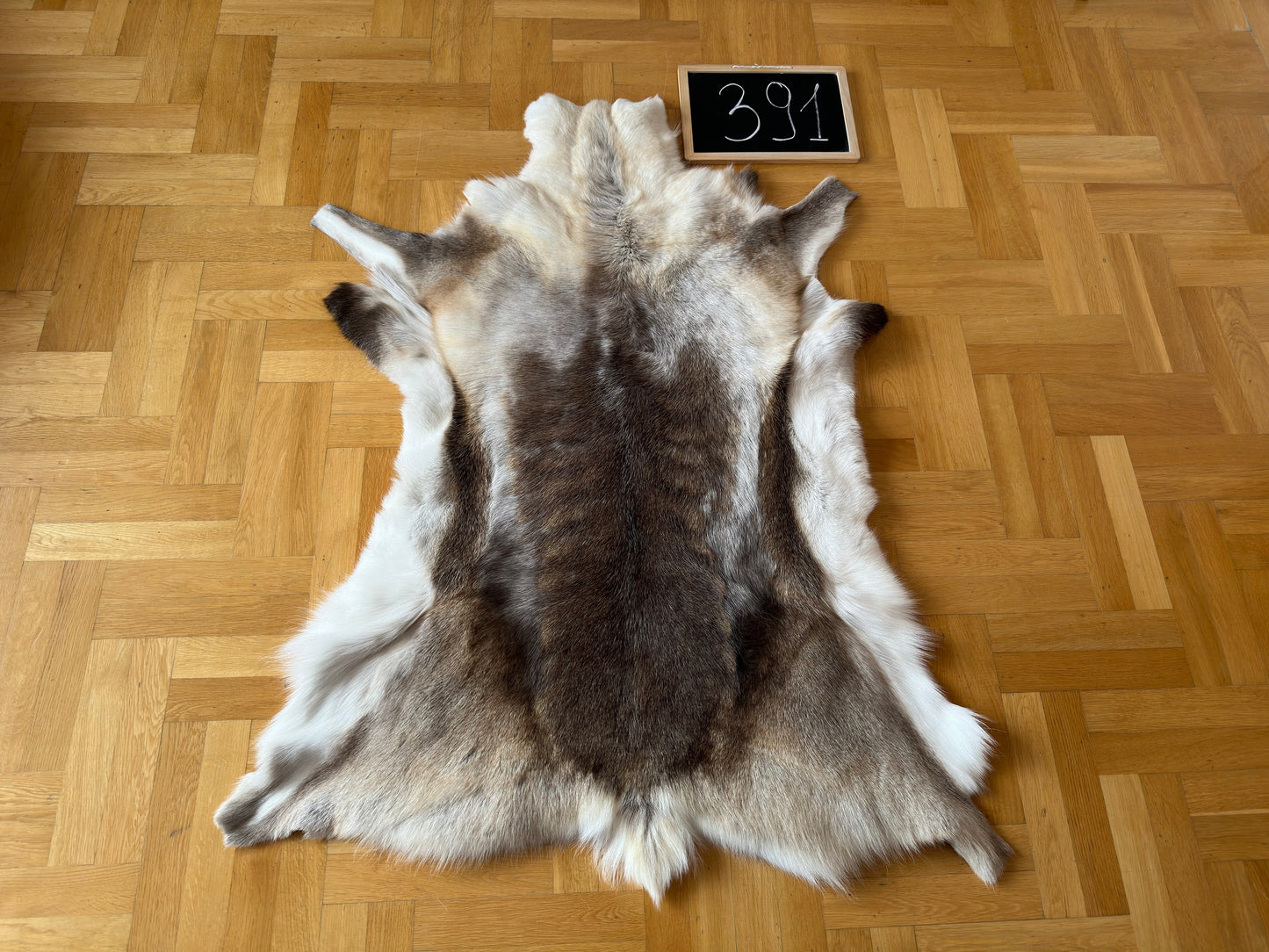 Reindeer Hide Giant 138 x 110 cm Authentic Nordic Decor Reindeer Skin #391