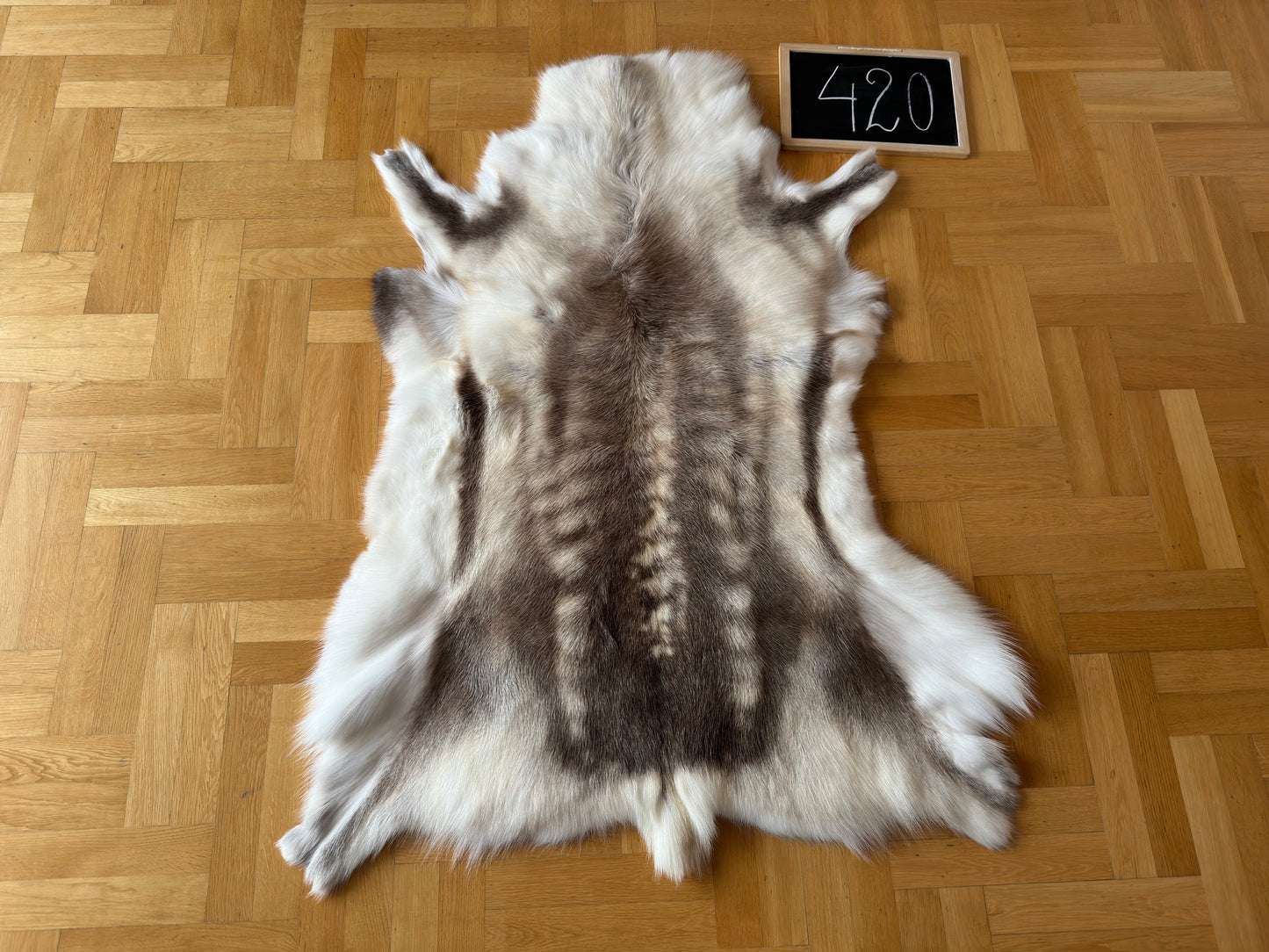 Reindeer Hide Giant 136 x 100 cm Authentic Nordic Decor Reindeer Skin #420