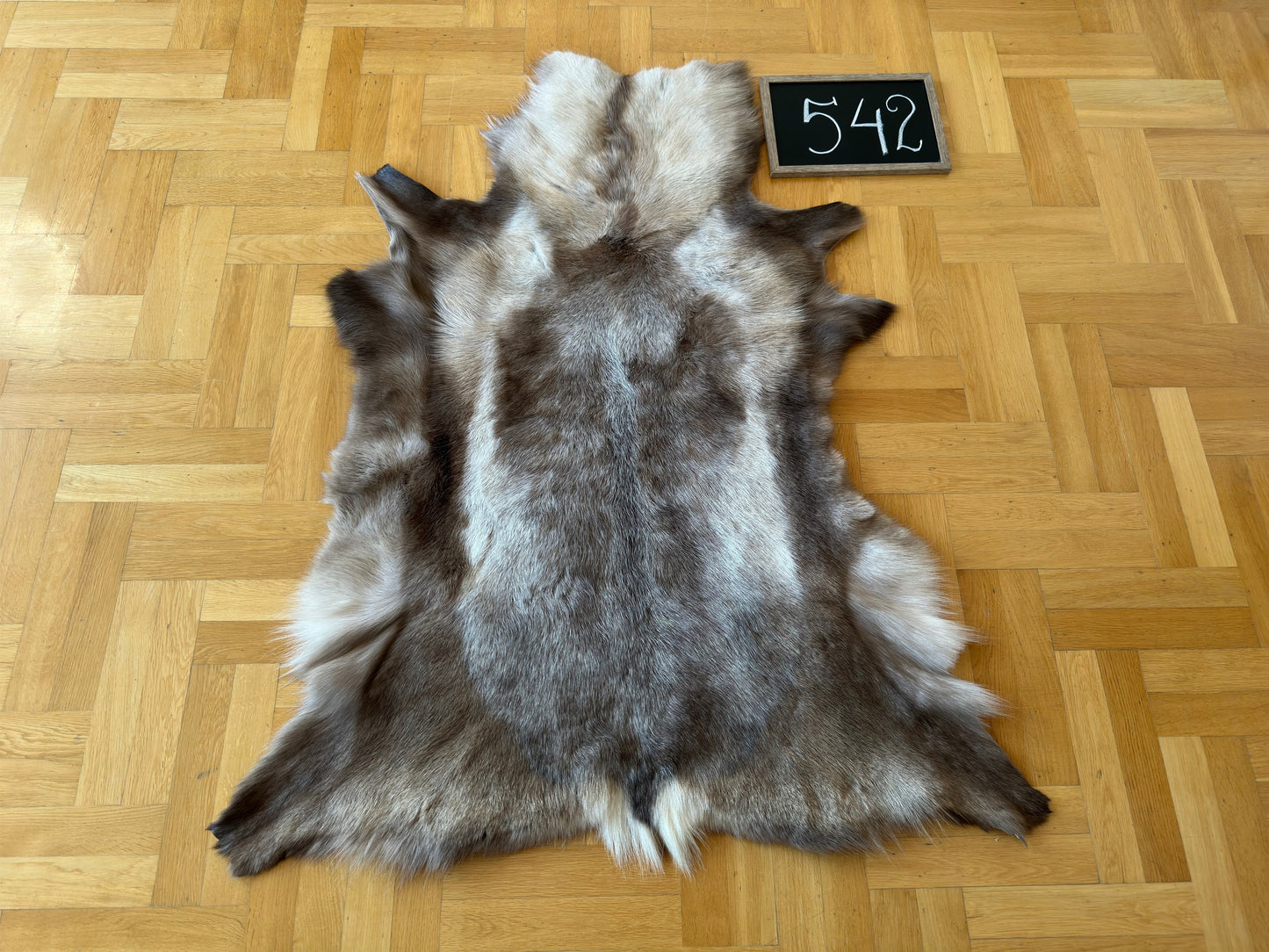 Reindeer Hide Giant 134 x 108 cm Authentic Nordic Decor #542