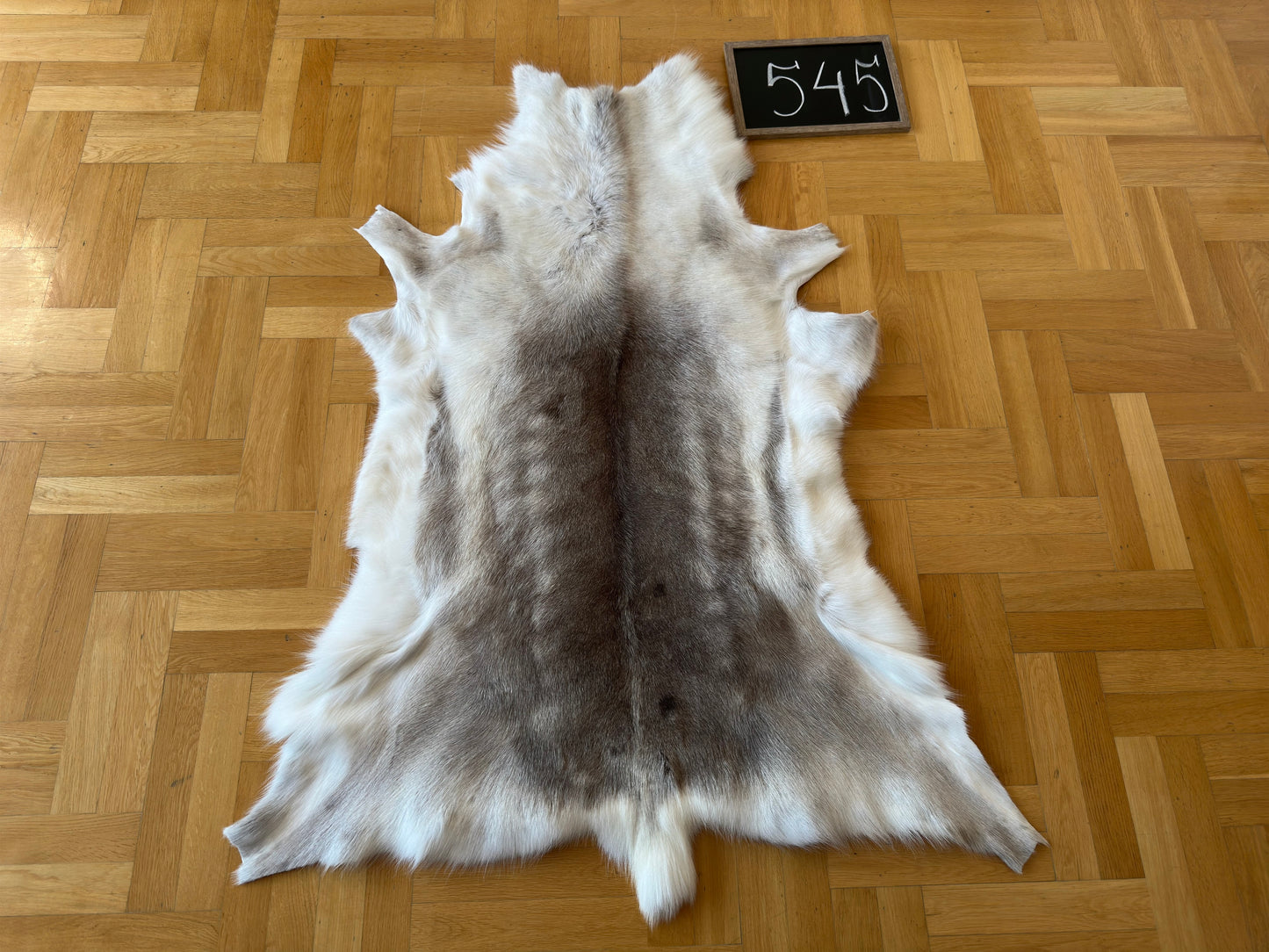 Reindeer Hide Giant 137 x 106 cm Authentic Nordic Decor Reindeer Skin #545