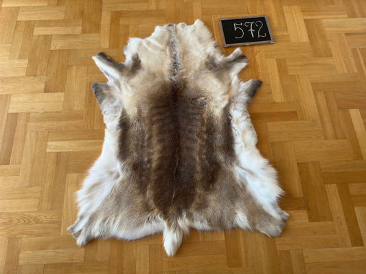 Reindeer Hide Giant 135 x 107 cm Authentic Nordic Decor #572