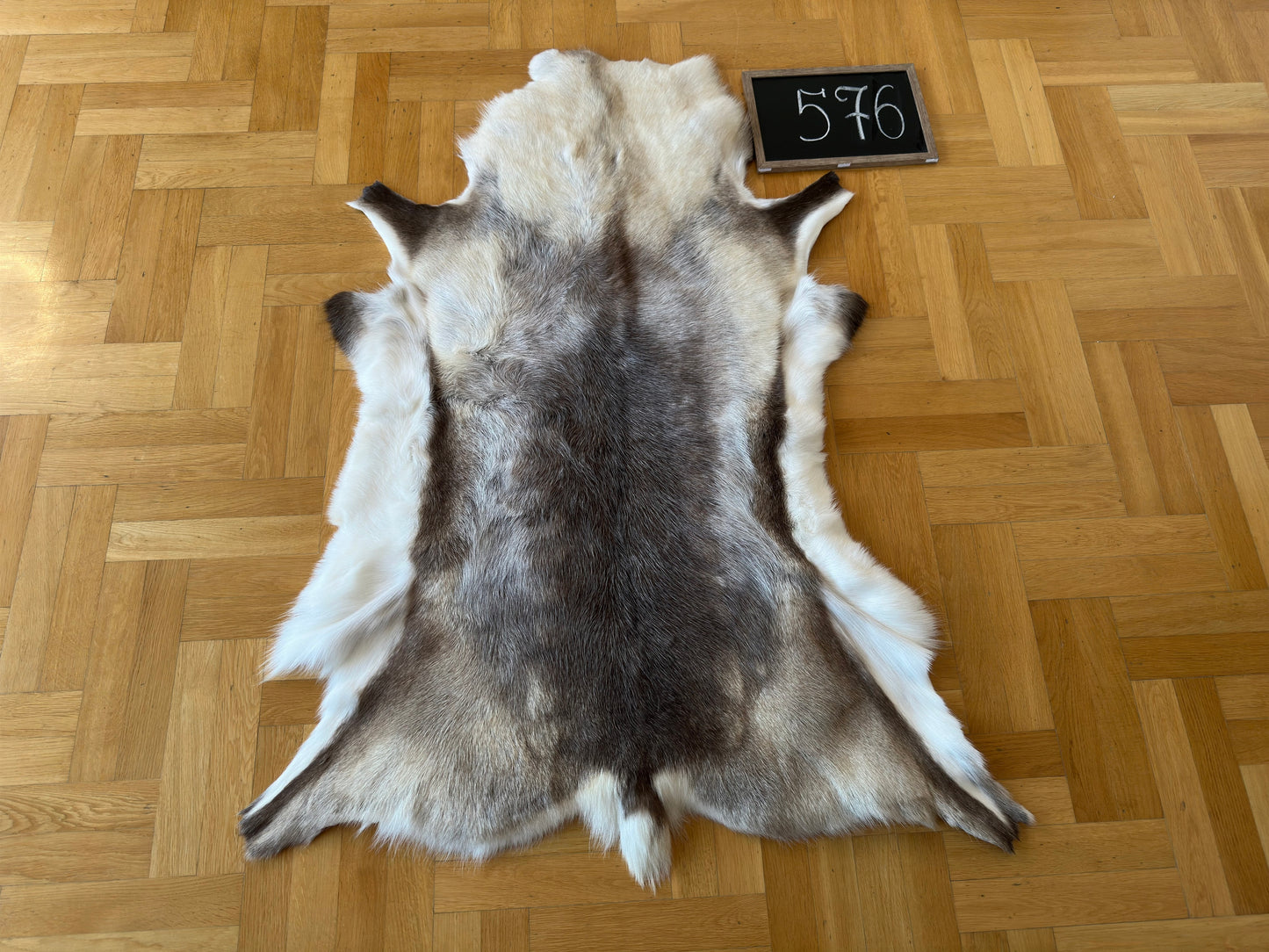 Reindeer Hide Giant 137 x 103 cm Authentic Nordic Decor Reindeer Skin #576